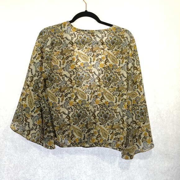 3/$25 Sanctuary small floral top bell sleeve - Picture 5 of 6